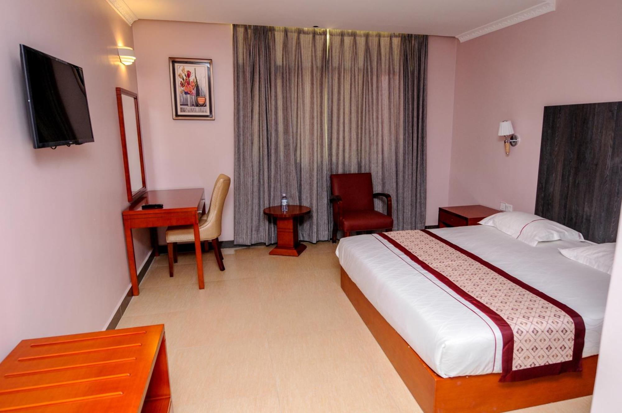 Russell Hotel Kampala Exterior foto