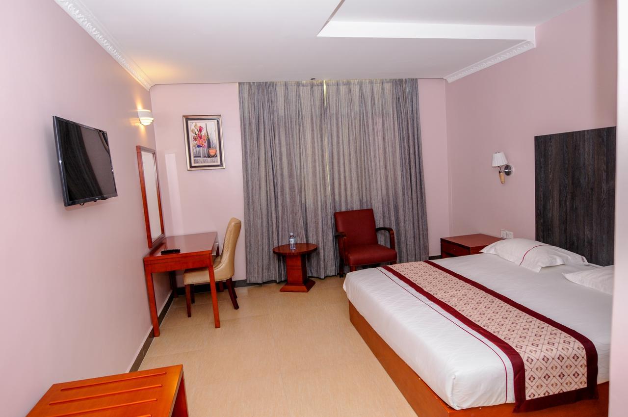Russell Hotel Kampala Exterior foto